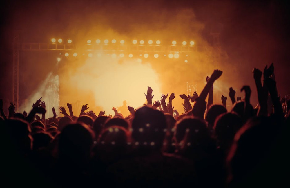 De voordelen van reizen met een bus naar een concert