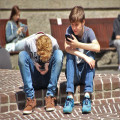 Smartphone vs. GPS horloge, wat is beter voor jouw kind?