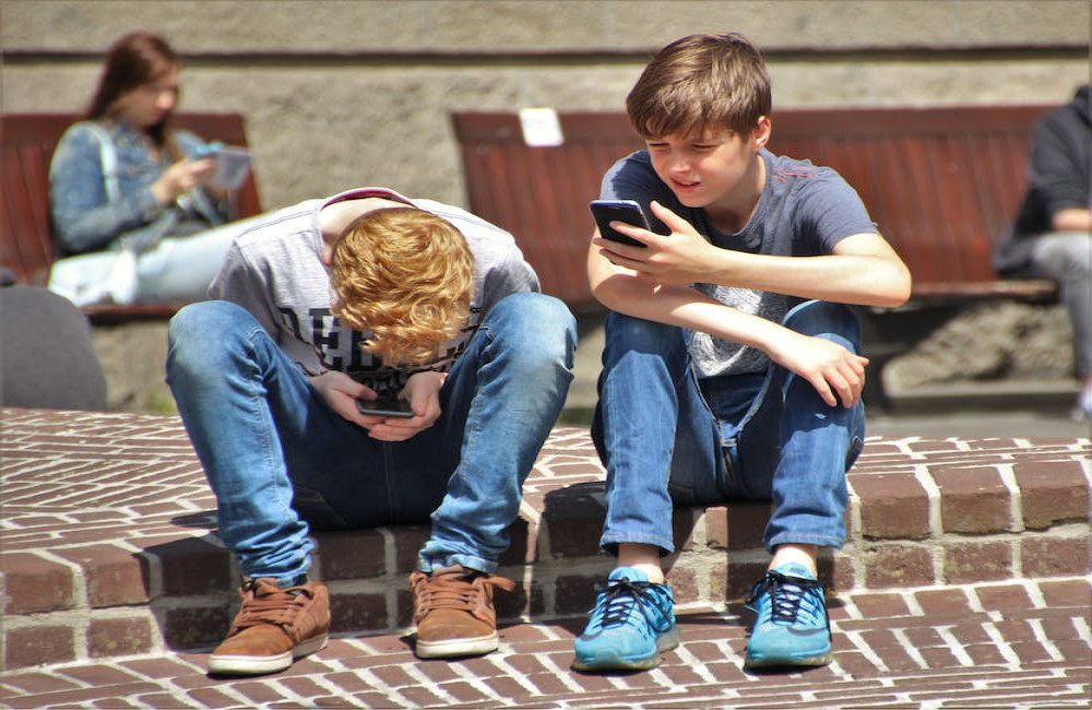 Smartphone vs. GPS horloge, wat is beter voor jouw kind?