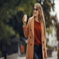 Welke kleur schoenen draag je bij een camel jas in de herfst van 2026