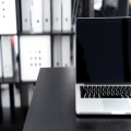 Bureaus en bureaustoelen kiezen voor jouw kantoorruimte? De kunst van ergonomie en stijl